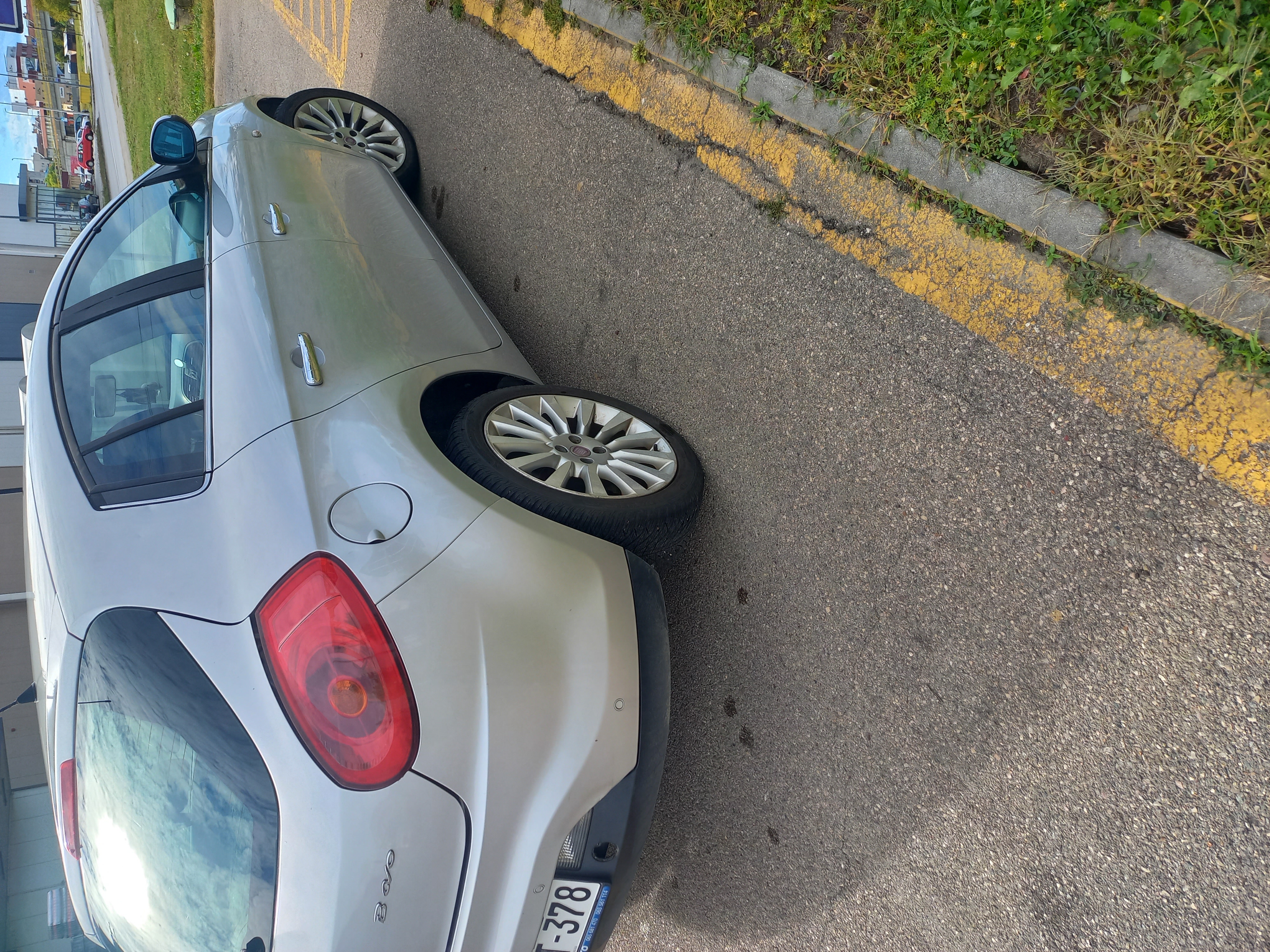 prodajem fiat bravo